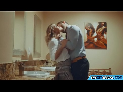 ❤️ Kad te prsata plavuša zavede u javnom zahodu ️ Porno kod nas ️❤